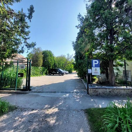 Bed and Breakfast Mamutfenyo Panzio Тата Екстер'єр фото