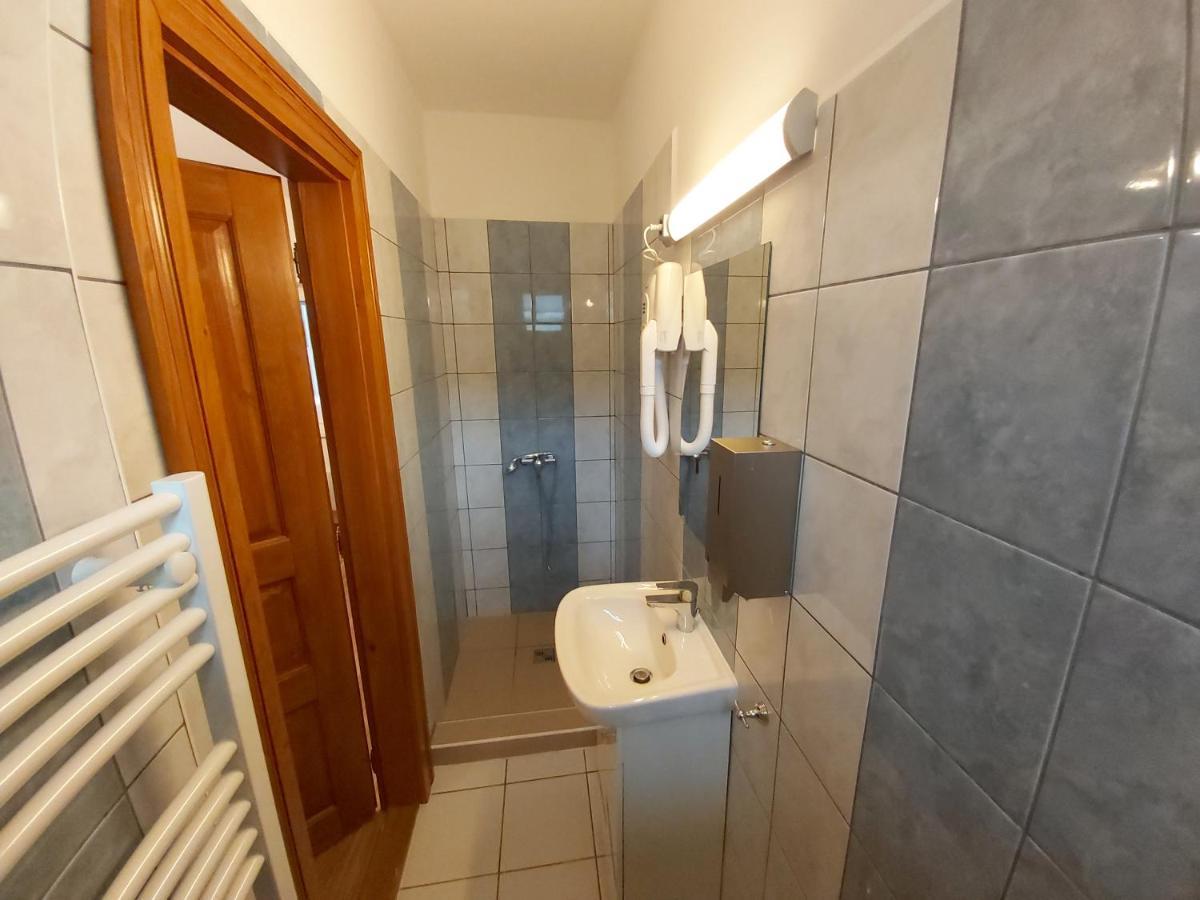 Bed and Breakfast Mamutfenyo Panzio Тата Екстер'єр фото