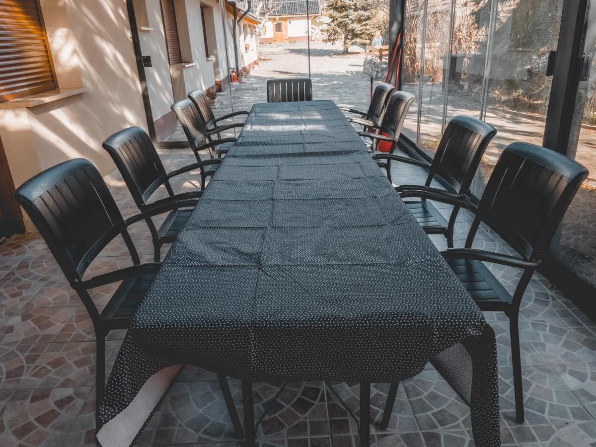 Bed and Breakfast Mamutfenyo Panzio Тата Екстер'єр фото