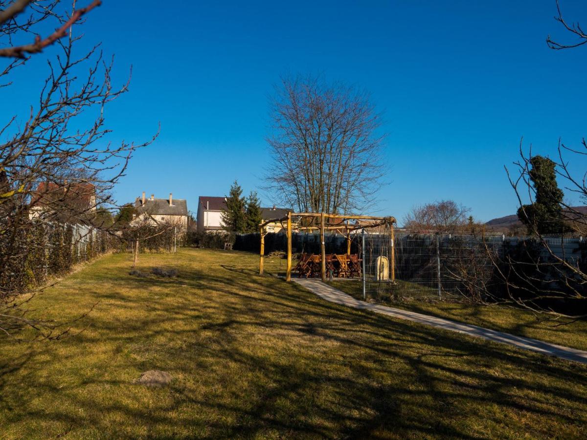 Bed and Breakfast Mamutfenyo Panzio Тата Екстер'єр фото